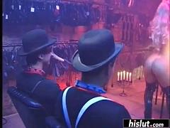 In den arsch, Grosse titten, Blondine, Blasen, Spermaladung, Fetisch, Flotter vierer, Leder