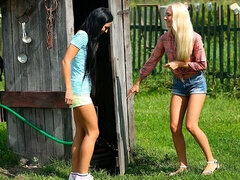 Amateur, Besar, Lesbiana, Lamidas, Masturbación, Al aire libre, Afeitado, Estriptis