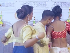 Arsch, Hinter den kulissen, Braunhaarige, Vollbusig, Hardcore, Muschi, Flotter dreier, Spanner