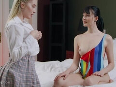 18 летние, Лесбиянка, Лизание, Белье, Мастурбация, Натуральные сиськи, Бритые, Тощие