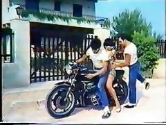 Greek Porno 039;70- 039;80 (to Mikrofwno Tis Alikhs-katerina Spathi) 2-gr2