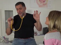 Tussi, Blasen, Arzt, Hundestellung, Fetisch, Handjob, Muschi, Eng