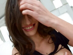 Sucer une bite, Brunette brune, En levrette, Béant, Masturbation, Chaussures, Adolescente, Jouets