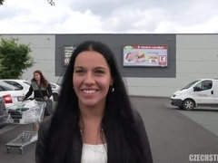 Braunhaarige, Fetisch, Fingern, Handjob, Geld, Rasiert, Ablutschen, Jungendliche (18+)
