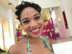 Gros cul, Noir ébène, Seins naturels, Cheveux courts, Solo, Adolescente, Jouets, Vibromasseur