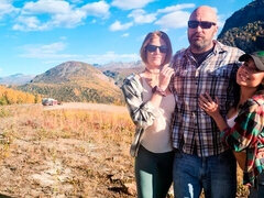 Большие сиськи, Бикини, Семья, Пальцем, Поцелуи, Лизание, Массаж, Стриптизерша