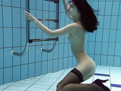 Brunette brune, Tchèque, Érotique, Européenne, De plein air, Maillot de bain, Adolescente, Sous marin