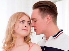 Grote kont, Blond, Pijpbeurt, Lul, Hondjeshouding, Mager, Slet, Tiener