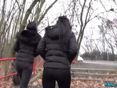 Любители, Жопа, Чешки, Лизание, Натуральные сиськи, На публике, Стринги, Сиськи