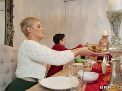 Grote mammen, Blond, Gevangen, Lul, Hakken, Likken, Orgasme, Kut duiken