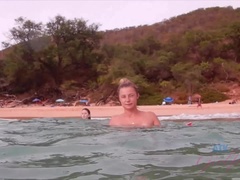 Amateur, Playa, Penetracion con dedos, Novia, Desnudo, Al aire libre, Público, Fumando