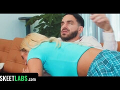 Blond, Diep in de keel, Lul, Hardcore, Likken, Tiener, Trio, Vibrator