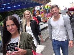 Dubbele penetratie, Kwartet, Handbeurt, Geld, Natuurlijke tieten, Buiten, Geschoren, Tiener