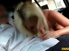 Rubia, Mamada, Tetona, Coche, Muñeca, Penetracion con dedos, Pov, Coño