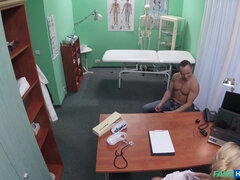 Leie, Aufs gesicht abspritzen, Handjob, Lecken, Krankenschwester, Muschi, Uniform, Spanner