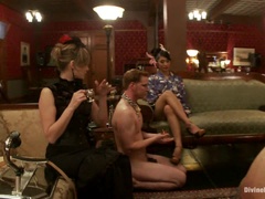 Bondage discipline sadomasochisme, Blond, Gebondenheid, Naakte man aangeklede vrouw, Vingeren, Tepels, Feest, Kut duiken
