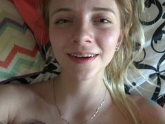 Enthousiasteling, Blond, Vriendin, Olie, Gezichtspunt, Openbaar, Tieten likken, Nat