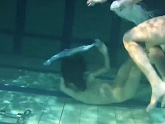 Tussi, Blondine, Erotisch, Hardcore, Nackt, Öffentlich, Jungendliche (18+), Unter wasser