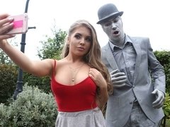 Gros cul, Sucer une bite, En levrette, Fétiche, Hard, Public, Rasée, Adolescente