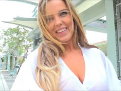 Acercamiento, Vestido, Tacones, Masaje, Masturbación, Orgasmo, Público, Solo