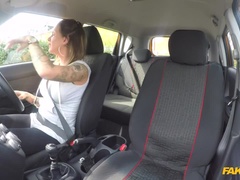 Enthousiasteling, Grote mammen, Pijpbeurt, Auto, Sperma, Hondjeshouding, Buiten, Gezichtspunt