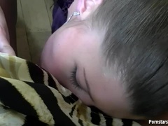 Amateur, Gros seins, Blonde, Bottes, Brunette brune, Léchez, Pov, Suçant