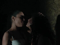 Penetracion con dedos, Besar, Latina, Lesbiana, Masturbación, Afeitado, Tetas, Juguetes