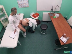 Blasen, Braunhaarige, Aufs gesicht abspritzen, Handjob, Jeans, Büro, Student, Uniform