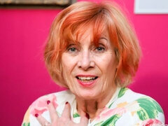 Gros seins, Doigter, Masturbation, Mature, Solo, Jarretelles, Dénudage, Jouets