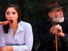 Grosse bite, Brunette brune, Bus, En levrette, De plein air, Pov, Public, Nénés