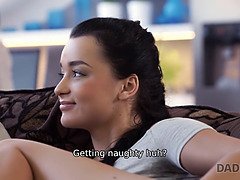 Sucer une bite, Petit ami, Brunette brune, Attrapée, Papa, Hd, Masturbation, Rasée