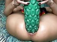 Hotkinkyjo have an intercourse her booty with big green dildo from sinnovator, anal gape and additionally prolapse for her fans