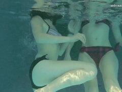 Culo, Culo grande, Novia, Lesbiana, Piscina, Ruso, Fumando, Bajo el agua