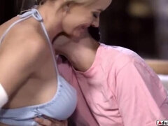 Gros seins, Sucer une bite, Femme couguar, Famille, Embrassement, Mère que j'aimerais baiser, Petite femme, Belle mère