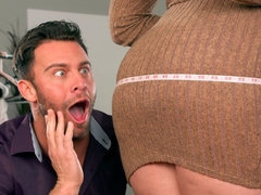 Anal, Gros seins, Blonde, Sucer une bite, En levrette, Branlette thaïlandaise, Mère que j'aimerais baiser, Tatouage