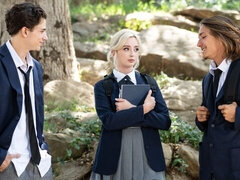 18 ans, Cul, Grosse bite, Sucer une bite, En levrette, Seins naturels, Maigrichonne, Adolescente