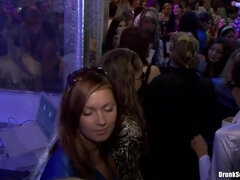 Grote lul, Grote mammen, Rondborstig, Dronken, Groep, Orgie, Feest, Tieten likken