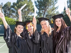 Спальня, Большая жопа, Поцелуи, Лесбиянка, Мастурбация, Киски, Бритые, Сиськи