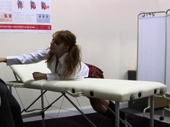 フェラチオ, 茶髪の, 着衣女と全裸男, フェティッシュ, ハードコア, Hd, 小柄, 現実