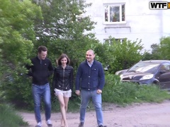 Corridas faciales, Dinero, Trio