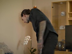 Sucer une bite, Hard, Masturbation, Bureau, Transsexuelle, Maigrichonne, Grande, Nénés