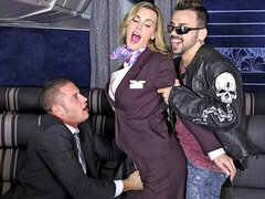 Grosser arsch, Grosser schwanz, Grosse titten, Blasen, Hundestellung, Milf, Stewardess