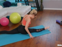 Blondine, Blasen, Verrückt, Interrassisch, Öl, Hintern versohlen, Titten, Nass