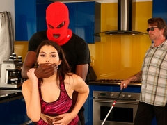 Zwart, Bruinharig, Man die toekijkt, Hondjeshouding, Handbeurt, Interraciaal, Keuken, Tiener