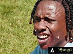 Verga grande, Tetas grandes, Mamada, Atrapados, Concurso, Corridas, Madres para coger, Mamá