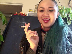 MissDeeNicotine luvs Smoking with her Human ashtray