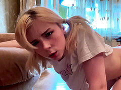 Enthousiasteling, Grote kont, Blond, Pijpbeurt, Sperma in mond, Slikken