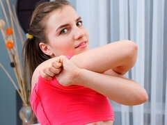 Mooi, Bruinharig, Vingeren, Masturbatie, Natuurlijke tieten, Geschoren, Mager, Tiener