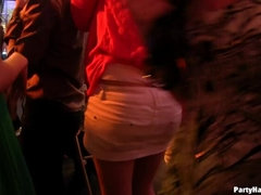 Grosse bite, Brunette brune, Dansant, Femelle, Groupe, Branlette thaïlandaise, Interracial, Nénés