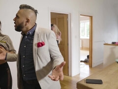 Amateur, Gros seins, Sucer une bite, Voiture, En levrette, Interracial, Serré, Nénés